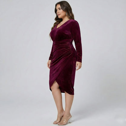 VelvetChic - Welurowa Sukienka Kopertowa. Wyszczuplająca i Maskująca Brzuch (Plus Size)