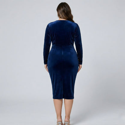 VelvetChic - Welurowa Sukienka Kopertowa. Wyszczuplająca i Maskująca Brzuch (Plus Size)