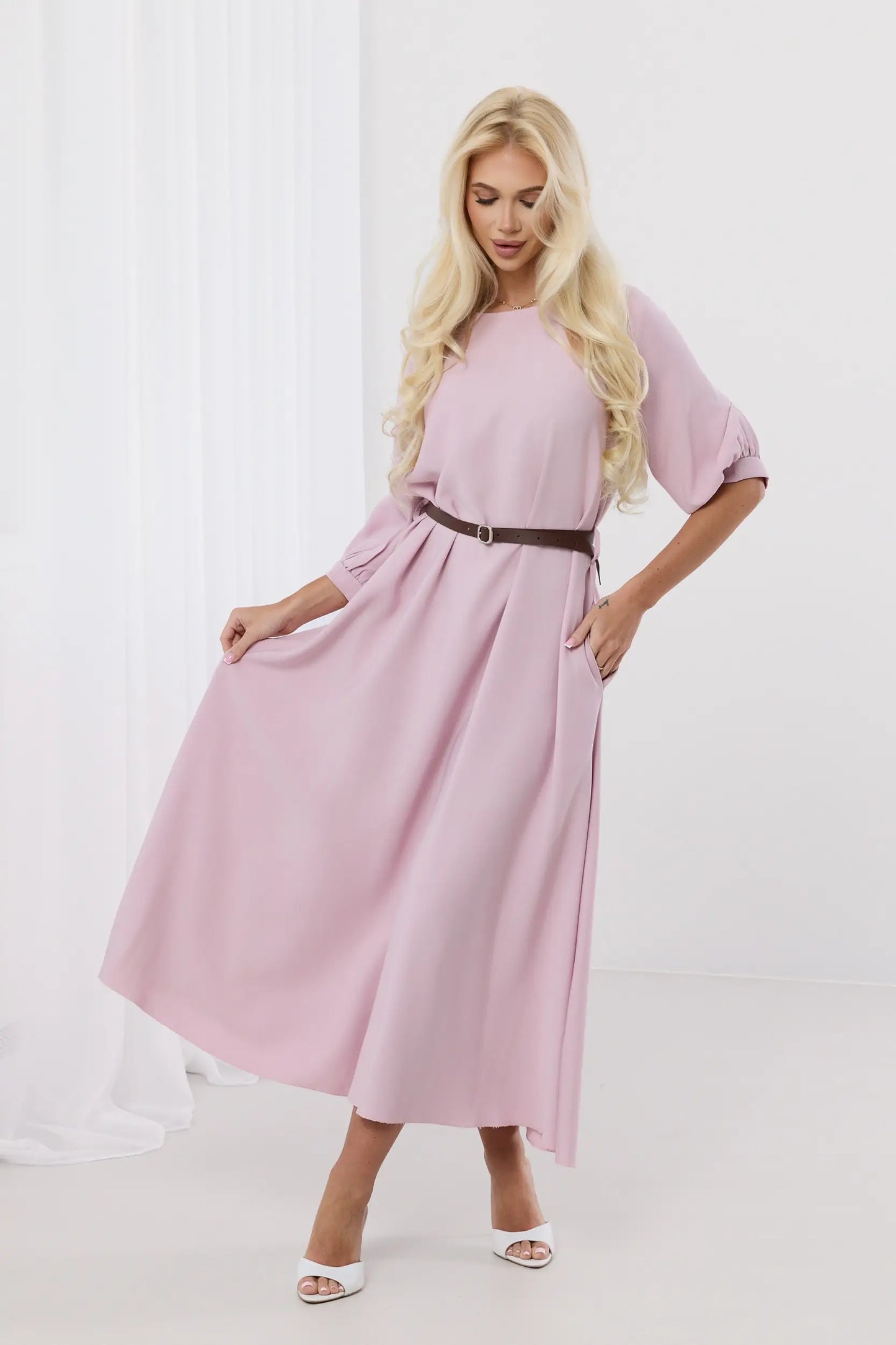 Dalia – Elegancka sukienka midi z bufiastymi rękawami i paskiem