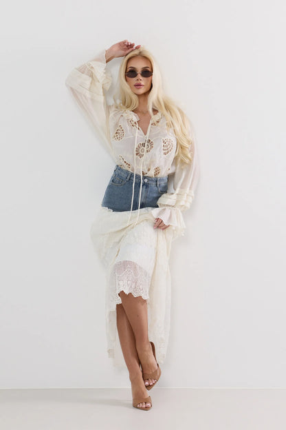 Aurelia – Zjawiskowa spódnica maxi z denimowym wykończeniem i koronką