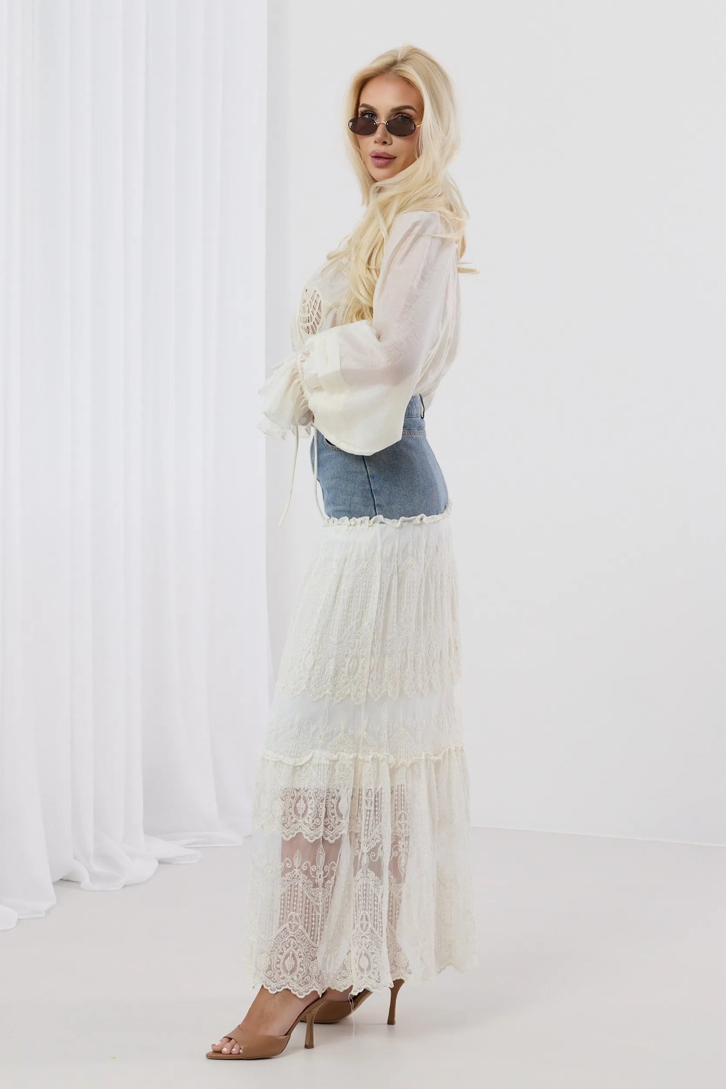 Aurelia – Zjawiskowa spódnica maxi z denimowym wykończeniem i koronką